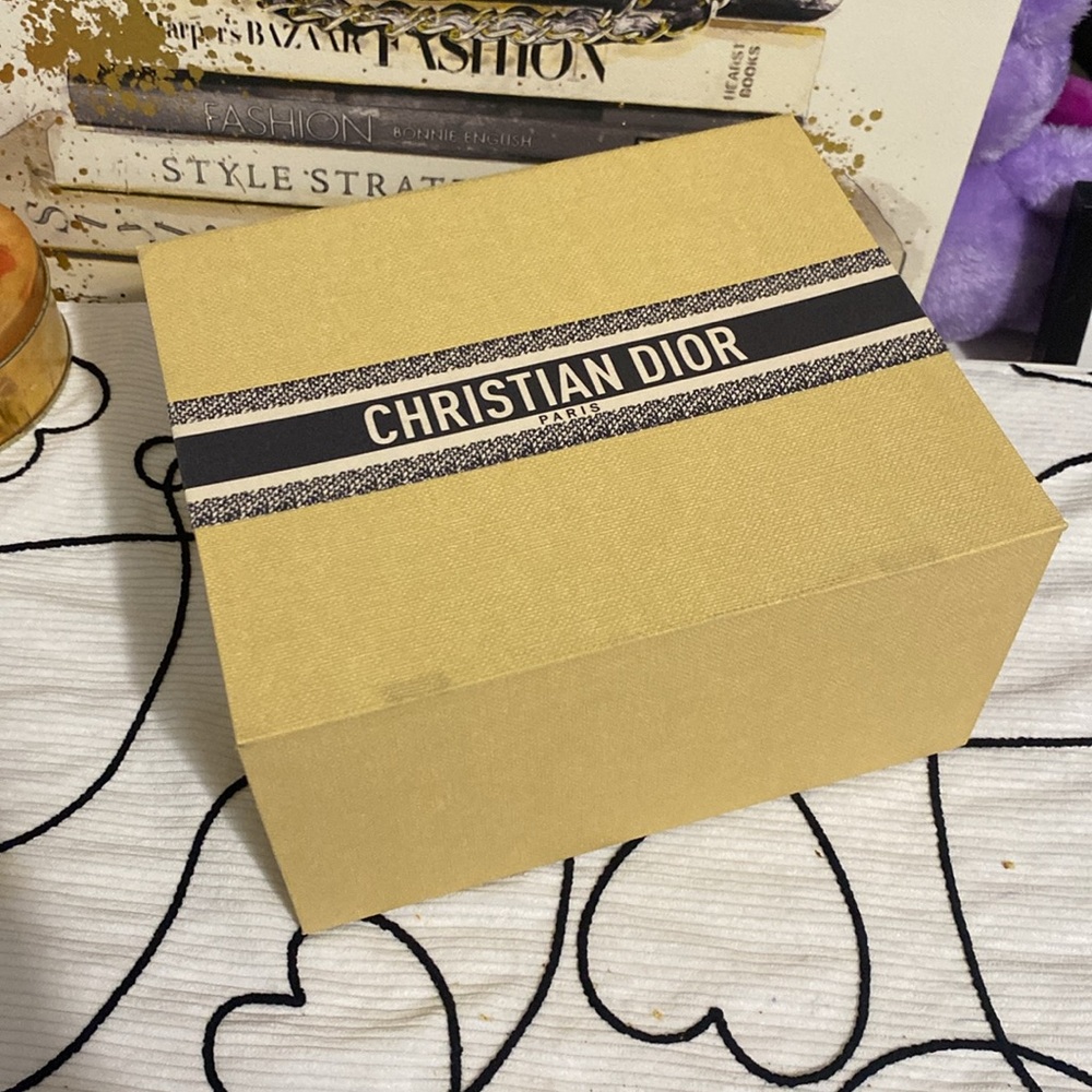 DIOR Raffia String Pouch with Box - Picture 9 of 9